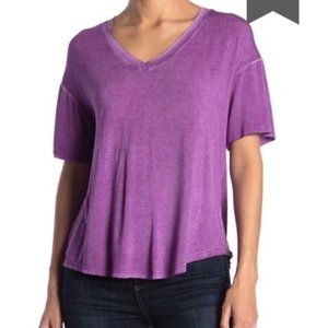 Abound Distressed V neck top M Purple